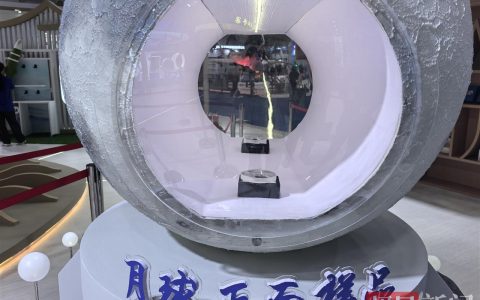 “礼”从天降！嫦娥6号“万里送婵娟”，38.44万公里外的月球样本在武汉展出