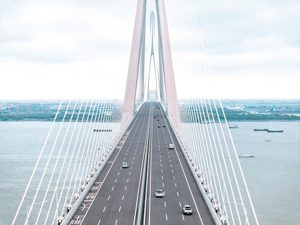 “湖北造”创下多个之最 世界最大跨度斜拉桥通车