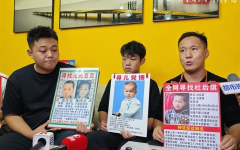 “山东入室抢婴案”宣判前夜，杜小华等多位寻子家长赶来，这一幕令人泪目