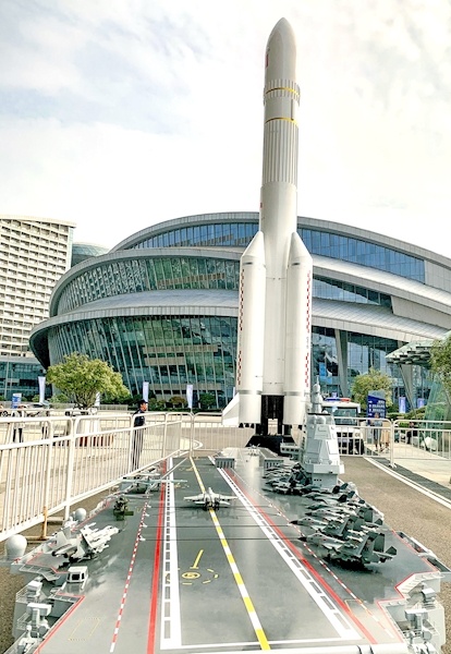 首届国防军工文博会在汉开幕 “白帝”“胖五”等大国重器登场