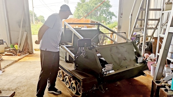 历时近一年  花费20多万元 新洲三小伙造出99A仿真坦克