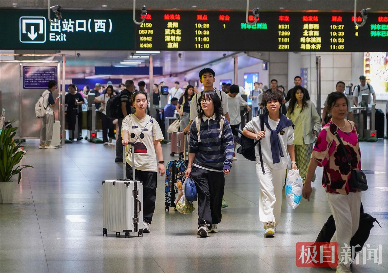 2025年全国铁路暑运圆满收官