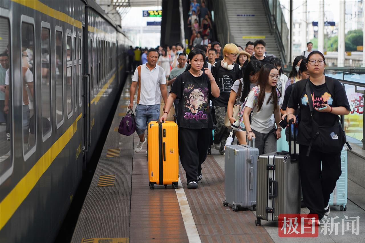 2025年全国铁路暑运圆满收官