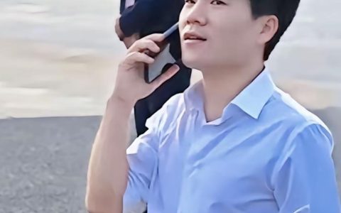 董宇辉观礼阅兵后连发7条视频上热搜，与辉同行直播间人气超千万