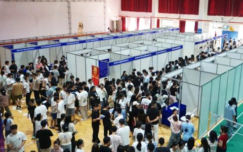 新区社会事业局举办2025年秋季首场“学子聚汉”工程专场招聘会