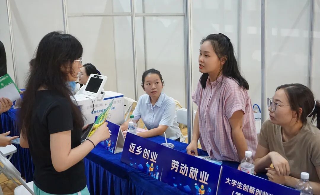 新区社会事业局举办2025年秋季首场“学子聚汉”工程专场招聘会