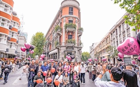 天凉好个秋市民喜出游