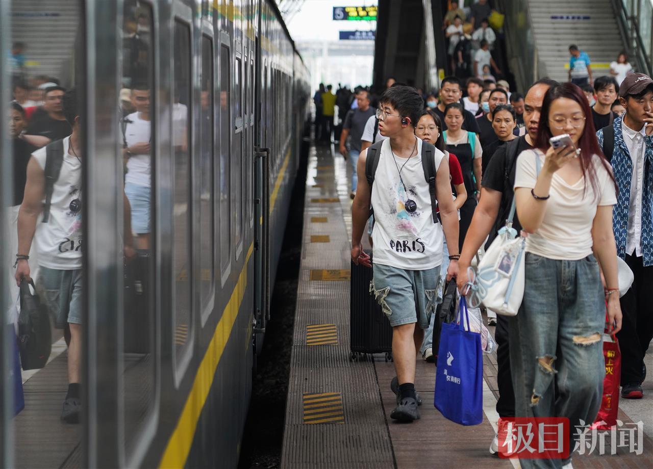2025年全国铁路暑运圆满收官