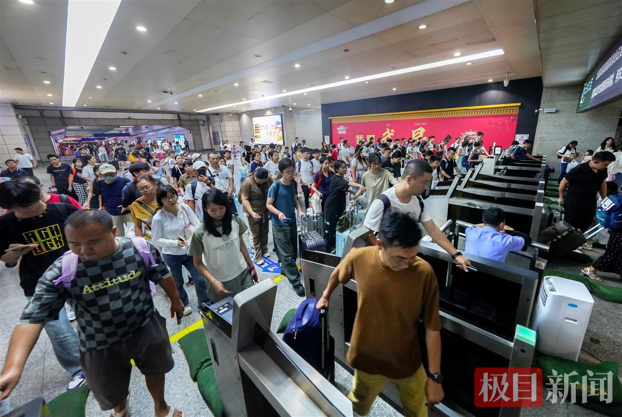 2025年全国铁路暑运圆满收官