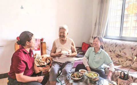 襄阳“铁家政”服务让邻居变“家人” “姐姐真是住到了一个好社区”