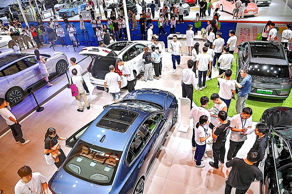 武汉国际车展人气旺