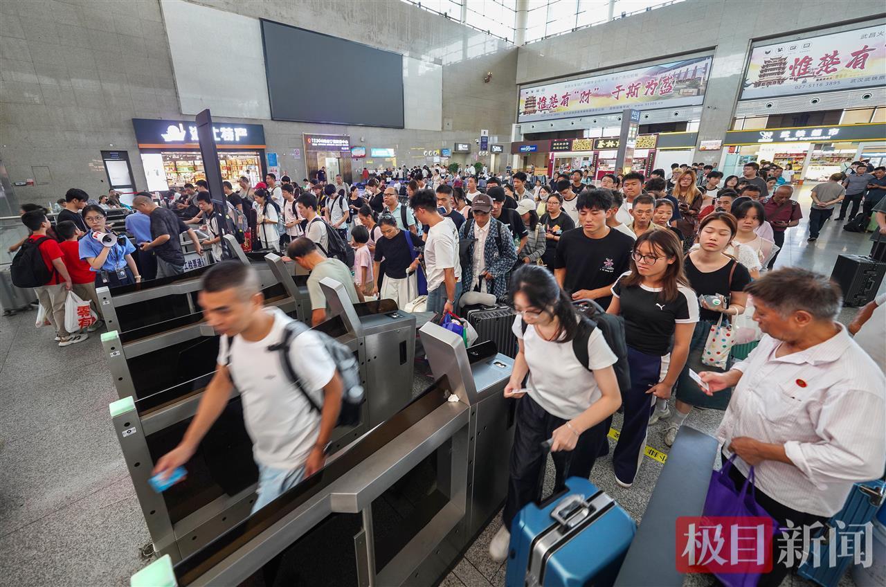 2025年全国铁路暑运圆满收官
