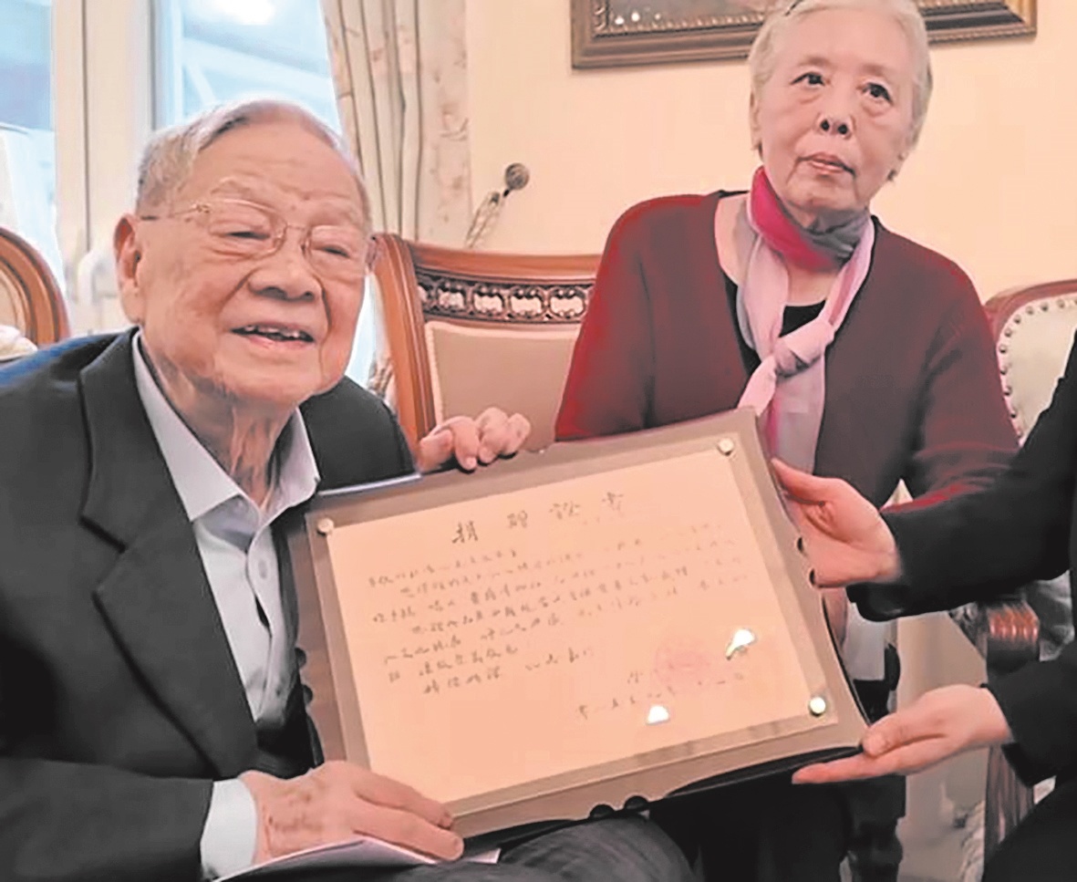 他视其为珍宝，更认为它们最终应回家 97岁作曲家杜鸣心捐赠千件珍藏