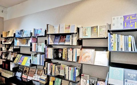2500册藏书只借不卖 让阅读回归本质 “到站书园”打造深度阅读空间
