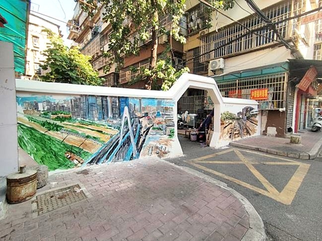 120幅作品见证居民幸福生活变迁 武汉退休教师在小巷墙绘人间烟火