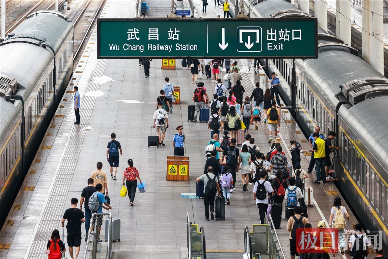 2025年全国铁路暑运圆满收官