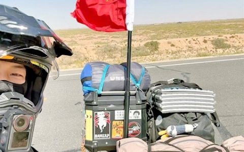 从新疆克拉玛依出发  目的地郑州科技学院 小伙骑摩托车3500公里报到