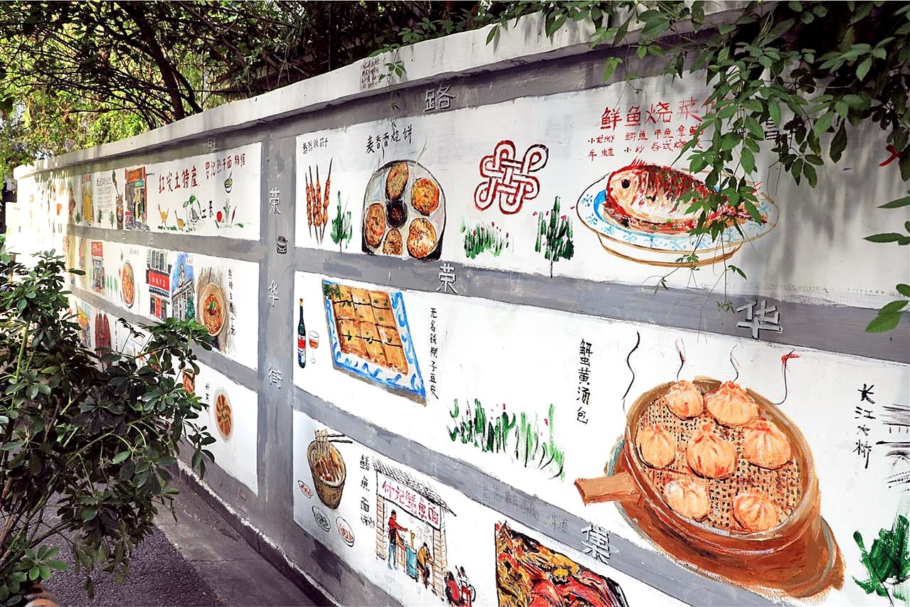 120幅作品见证居民幸福生活变迁 武汉退休教师在小巷墙绘人间烟火