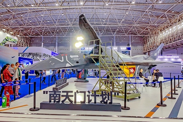首届国防军工文博会在汉开幕 “白帝”“胖五”等大国重器登场