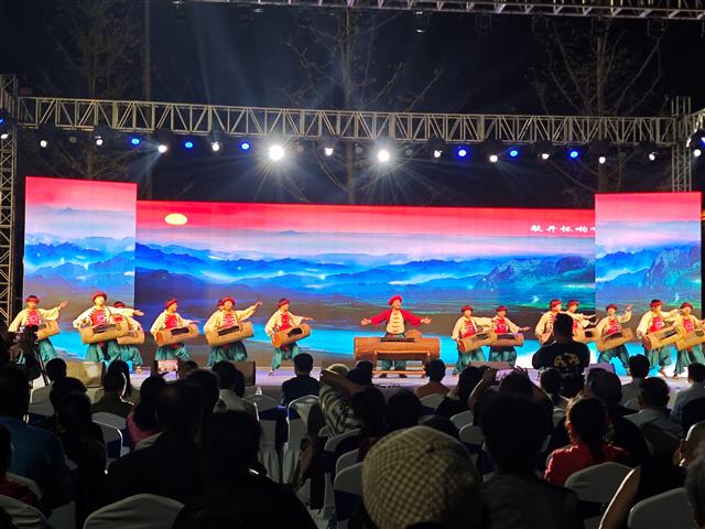 宜荆荆恩联袂展演 三十余项非遗点亮南门之夜