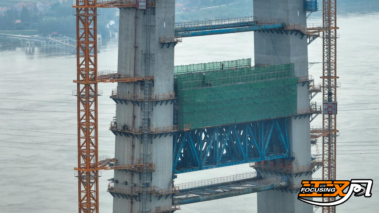 假期不停工 荆州李埠长江公铁大桥建设“满弓劲发”