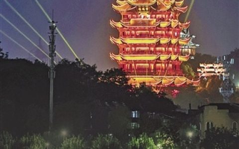 湖北各地丰富文旅活动庆团圆 东湖夜空上演“神鸟”飞天