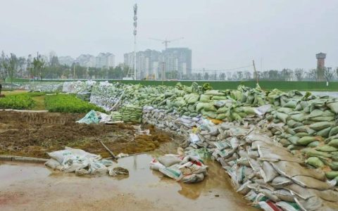 孙道军走访慰问一线工作人员、检查安全生产并调研东荆河防汛工作