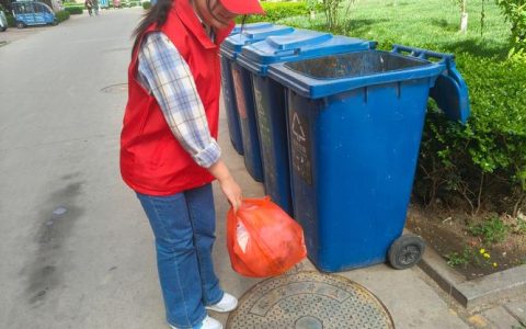 假期清运垃圾“不停歇”