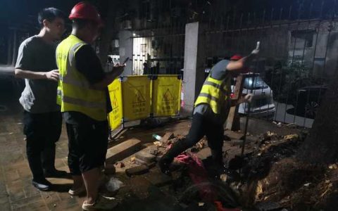 市自来水公司连夜抢修保居民用水