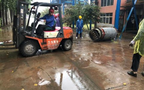 雨中“把脉”叉车 湖北特检院仙桃分院护航企业安全生产