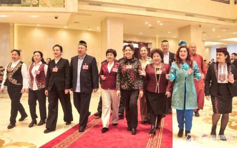 孙道军、熊享涛与新疆生产建设兵团第五师八十七团代表团座谈