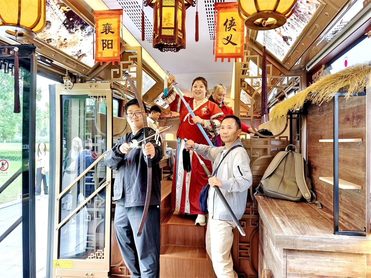 “侠义公交”免费坐黄蓉郭靖陪你游襄阳