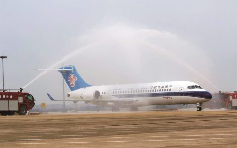 南航C909在鄂运营满一周年 执行航班超6200班 承运旅客近50万人次