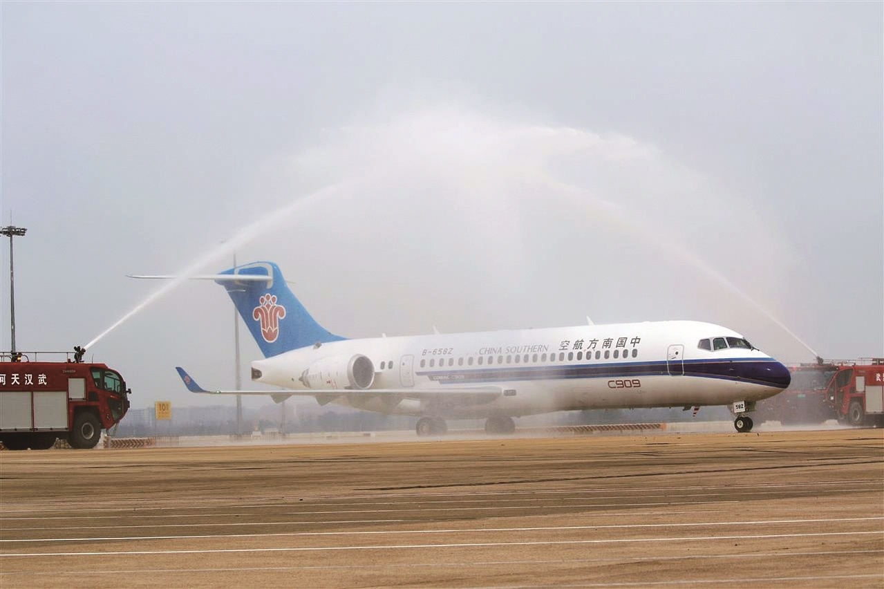 南航C909在鄂运营满一周年 执行航班超6200班 承运旅客近50万人次