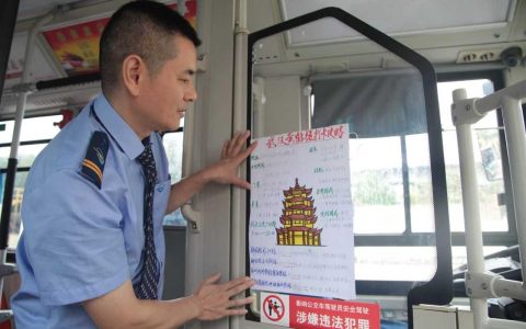武汉双节“双出圈”，黄鹤楼跻身全国热榜前10，公交司机手绘攻略再添暖心名场面