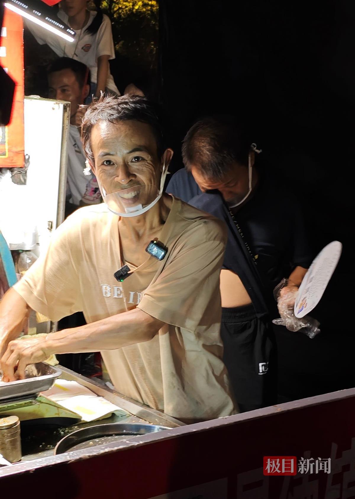 “鸡排哥”回应嘴唇发紫发白：七八年前就发现了，是缺氧所致，有喝中药调理