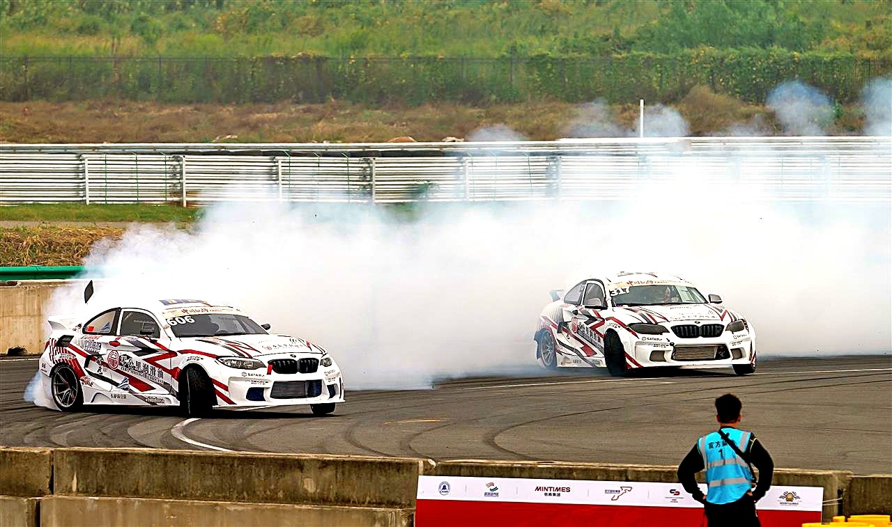 两大国家级汽车赛事在汉开赛 超过1万人在家门口体验速度与激情