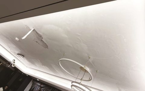 新房未住遭泡水  赔偿方案未达成 社区：将介入协调，尽快解决问题