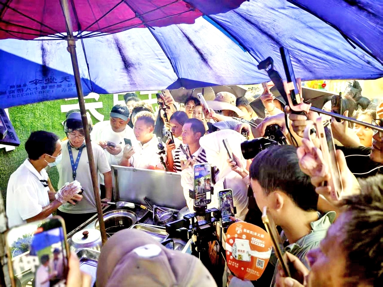 对话江西景德镇“鸡排哥”李俊永 不考虑直播带货 愿意和顾客待一起