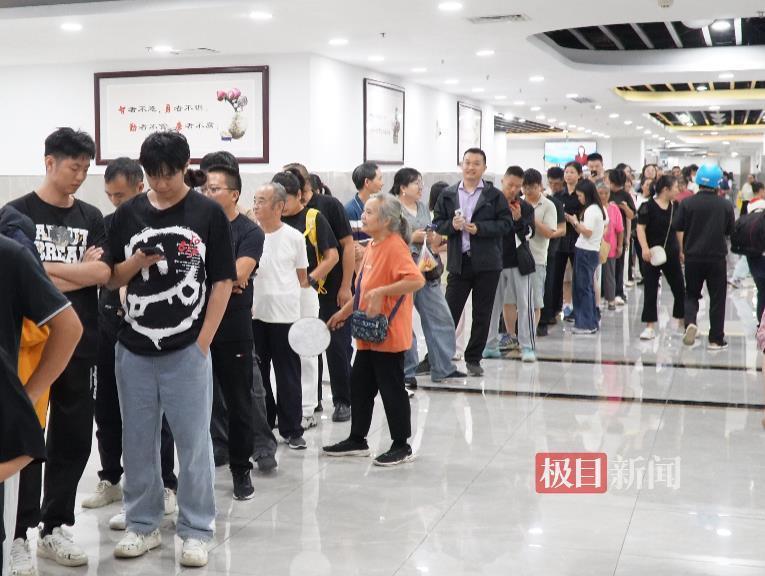 2700名游客国庆涌进荣昌区政府食堂：一顿吃了550斤米饭，250斤卤鹅