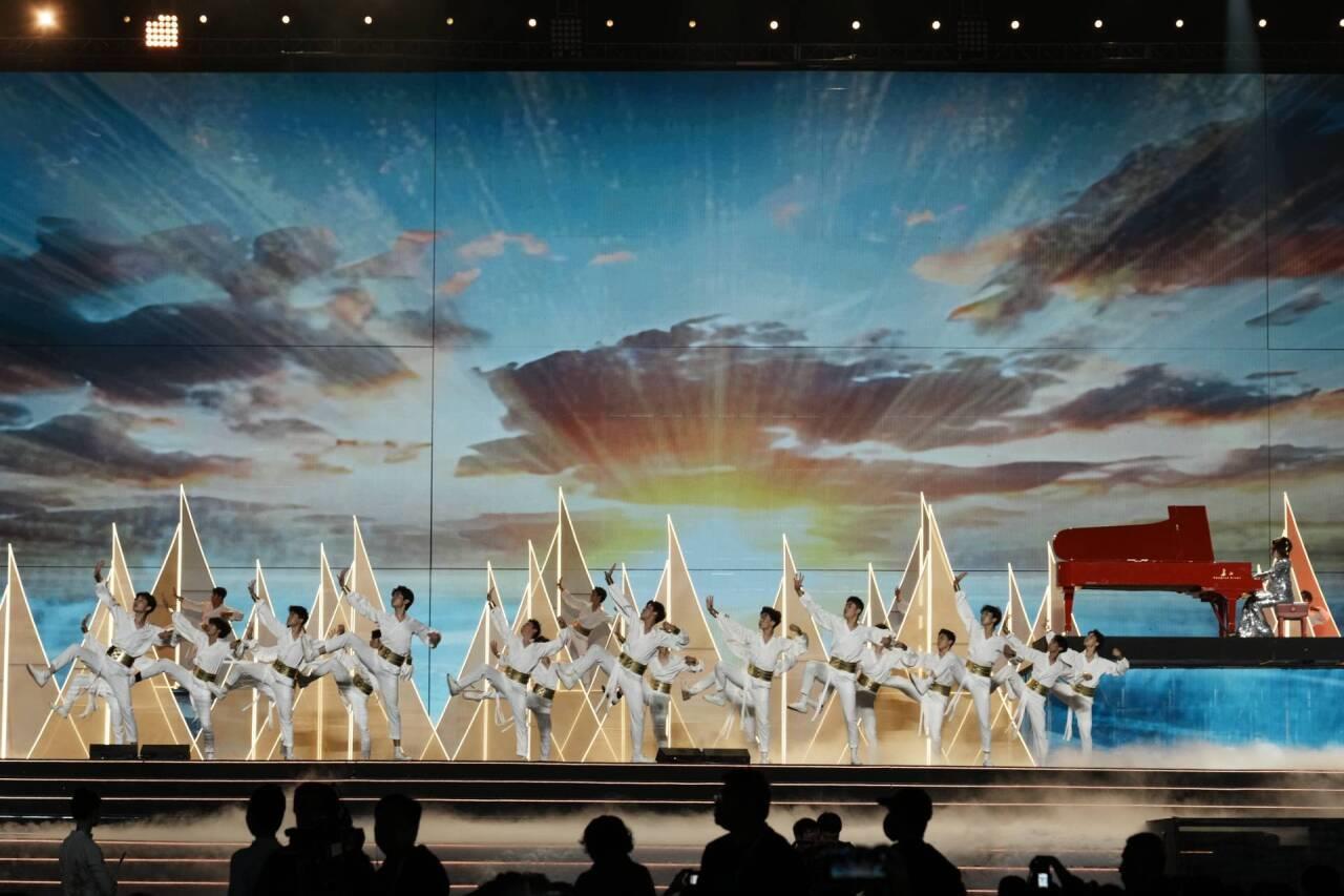 唯见长江，光影绽放！2025长江文化艺术季闭幕，张艺谋佟丽娅等众星点亮“来电的城市”