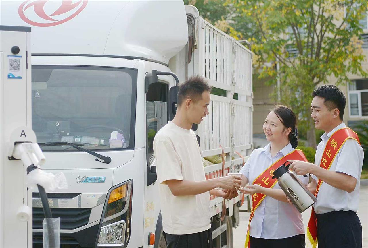 湖北交通全力高效应对双节返程车流高峰