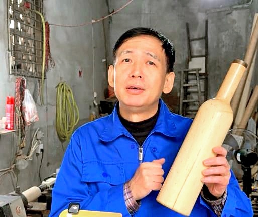 男子悬赏百万用车床造“整体木瓶” 有人几小时做出，他却拒付奖金：对方没遵守规则