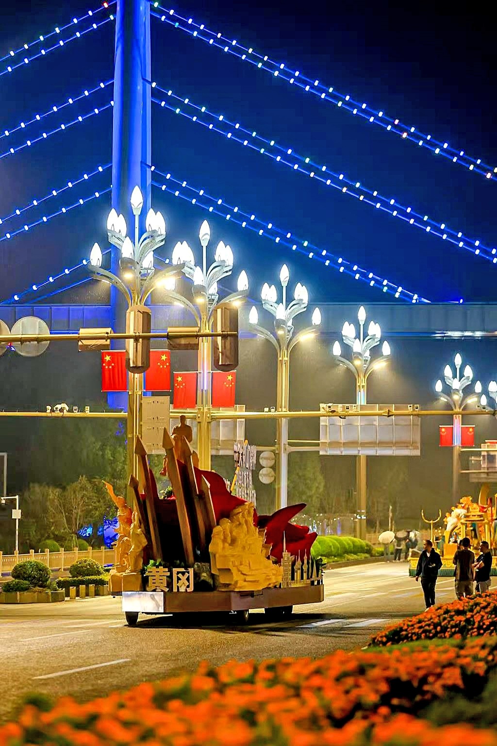 光谷国庆花车大巡游攻略来了 全程3公里时长2小时  建议地铁出行前往观看