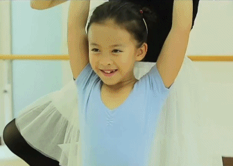 刘涛女儿王紫嫣要上大学了，幼年曾在《欢乐颂》中客串童年安迪