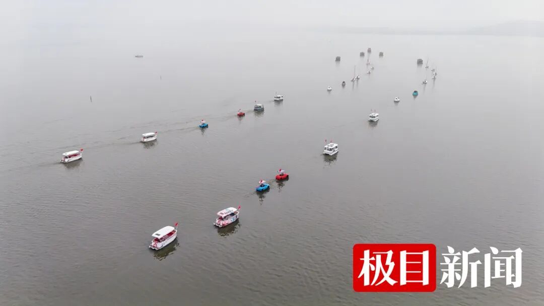 刚刚，武汉东湖凌波门数千人高唱