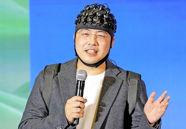 用实践讲述长江之美与湖北之变 ——“何以中国·家住长江边”网络主题宣传活动启动仪式侧记