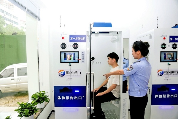 换证补证仅需5分钟 武汉第九家自助车管所开张