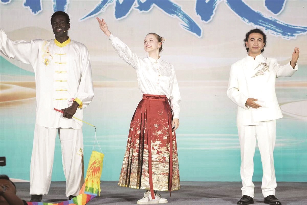 用实践讲述长江之美与湖北之变 ——“何以中国·家住长江边”网络主题宣传活动启动仪式侧记