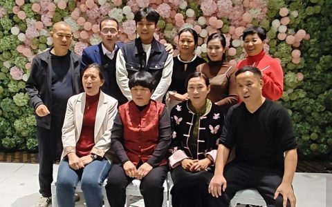 失散25年后团圆，河北“千万富翁”之子解清帅明日大婚，杜小华、杨妞花、谢岳等现身婚前晚宴送祝福